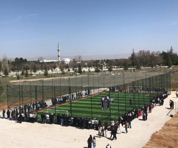 Afşin Anadolu Lisesi Açık Halı Saha Yapım İşi Tamamlandı: 20x40 Metre Ölçülerinde Modern Bir Spor Alanı!